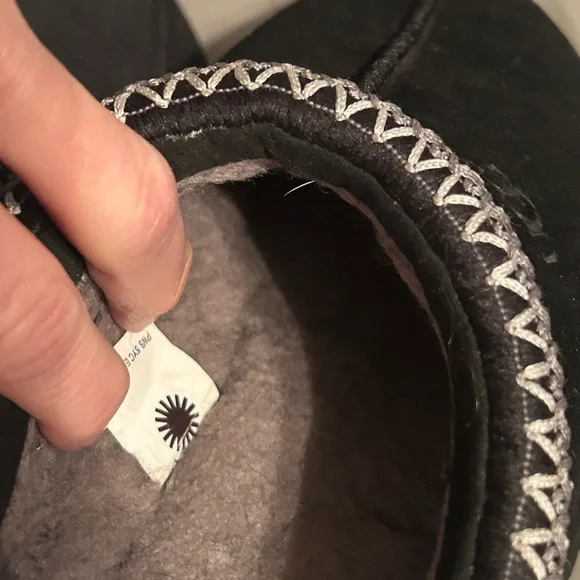 UGG platform slip on in black don’t wear anymore. Firm on the price. - Picture 5 of 7